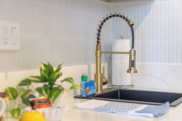 Luxury Studio, 1 King Bed, Kitchenette, City View (0047)