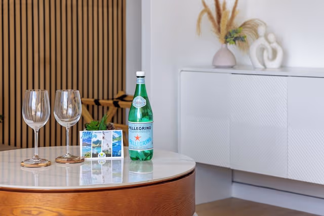 Premium Studio, 1 King Bed, Kitchenette, Partial Ocean View (0158)