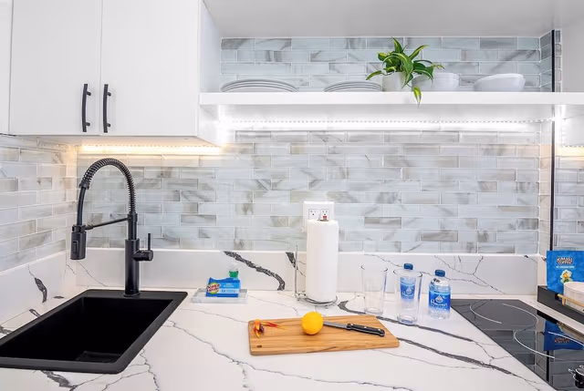 Premium Studio, 1 King Bed, Kitchenette, Partial Ocean View (0158)
