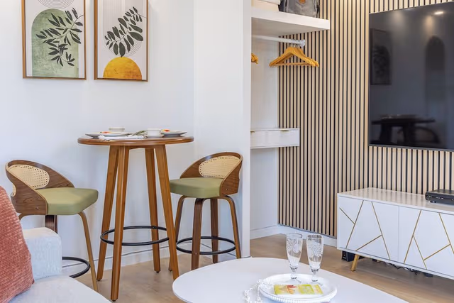 Luxury Studio, 1 King Bed, Kitchenette, City View (0047)