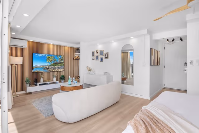 Premium Studio, 1 King Bed, Kitchenette, Partial Ocean View (0158)
