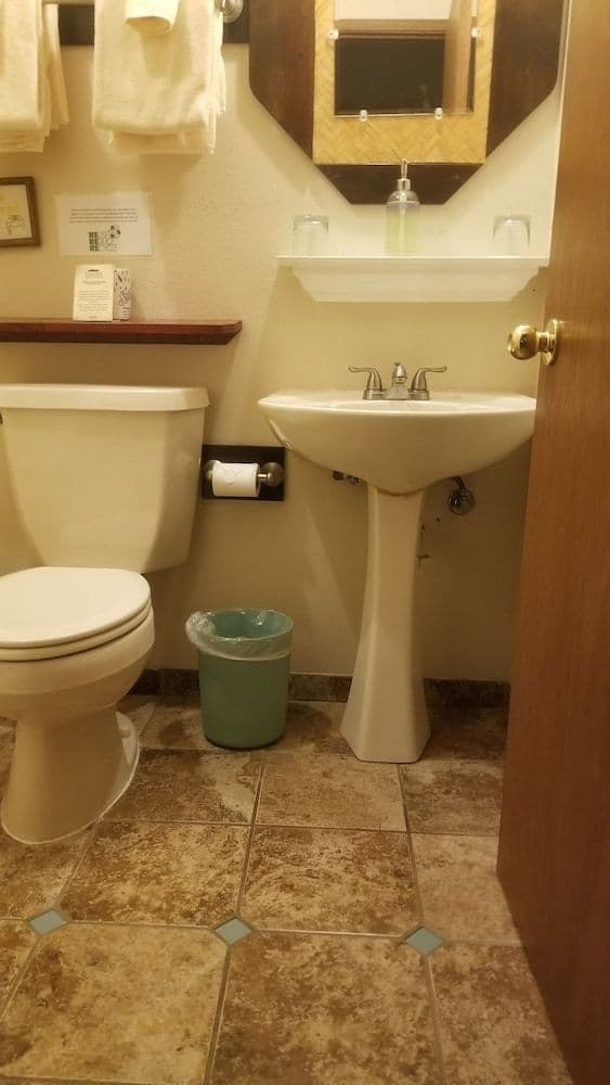 Standard Room, 1 Queen Bed, Garden View (Lokahi Lodge)