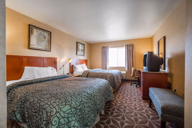 Room, 2 Queen Beds, Non Smoking