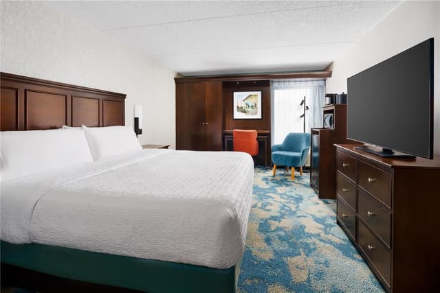 1 KING BED NONSMOKING