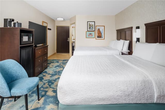 2 DOUBLE BEDS NONSMOKING