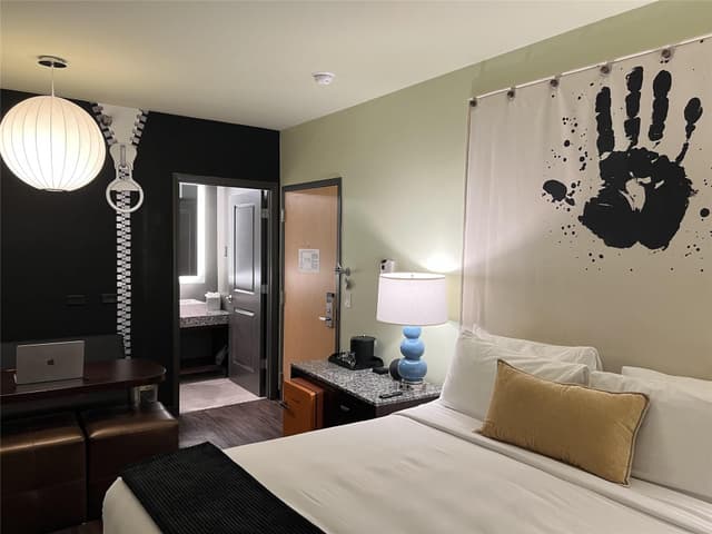 1 KING BED