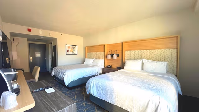 Room, 2 Queen Beds, Mobility Accessible (Accessible Tub)