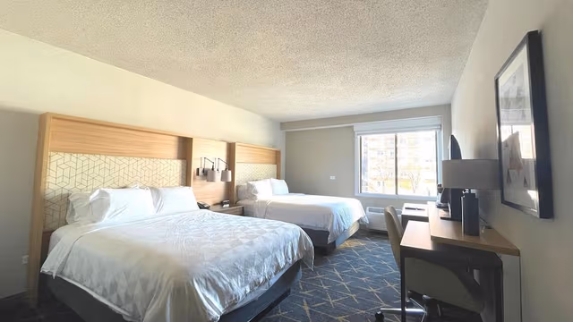 Room, 2 Queen Beds, Mobility Accessible (Accessible Tub)