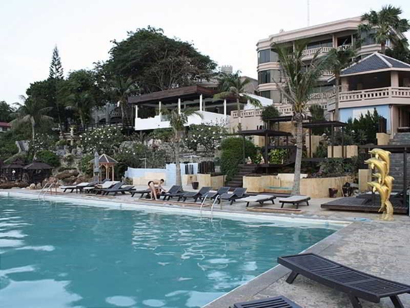 โกลเด้น คลิฟ เฮ้าส์ (Golden Cliff House)1