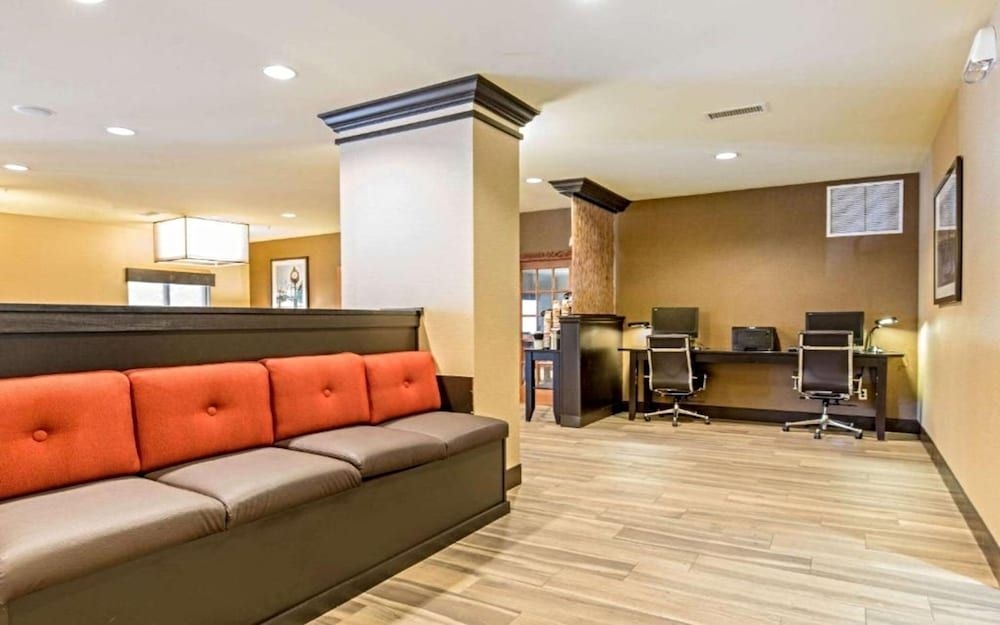 COMFORT SUITES FAIRVIEW HEIGHTS1