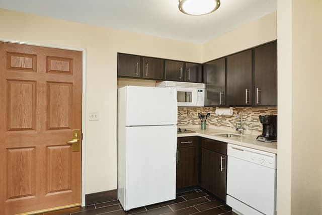 Suite, 2 Bedrooms, Kitchen (2 Bathrooms)