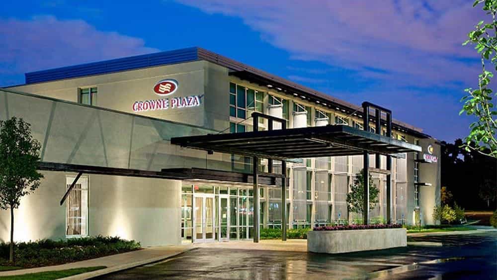 CROWNE PLAZA LOMBARD DOWNERS G