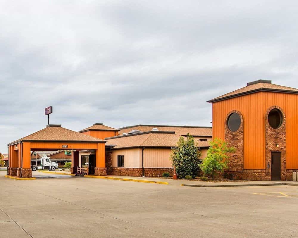 QUALITY INN & SUITES MARION