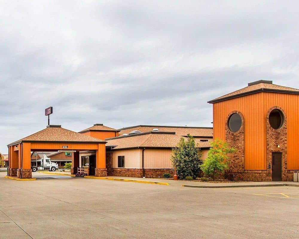 QUALITY INN & SUITES MARION QUALITY INN & SUITES MARION