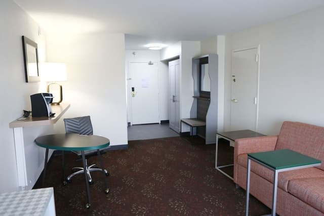 Suite, 1 Queen Bed