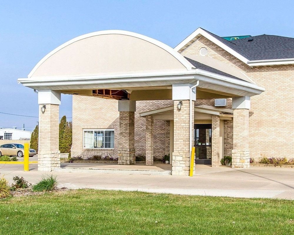 QUALITY INN PONTIAC2