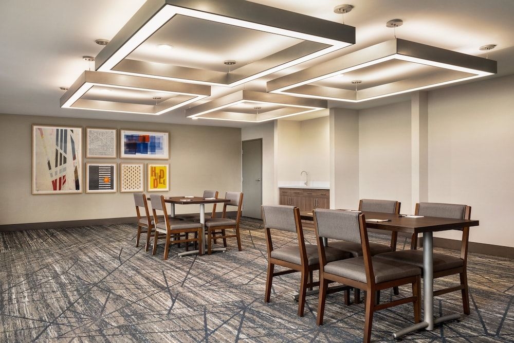 HOLIDAY INN EXPRESS WASHINGTON1