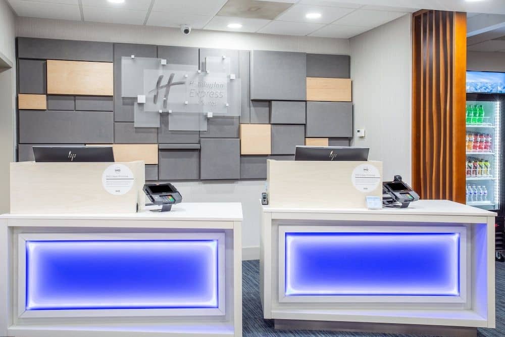 HOLIDAY INN EXPRESS & SUITES F HOLIDAY INN EXPRESS & SUITES F