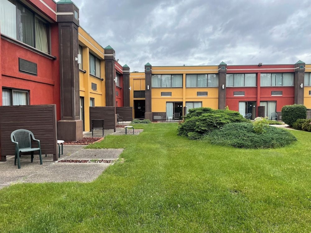 QUALITY INN CONFERENCE CENTER2