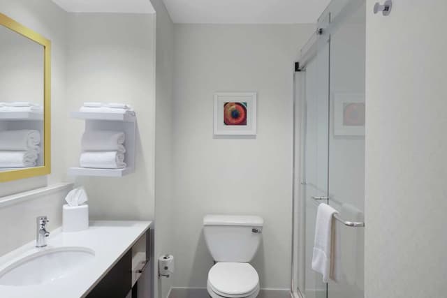 2 QNS SHOWER ONLY W/FRIDGE-MICROWV NOSMOKING