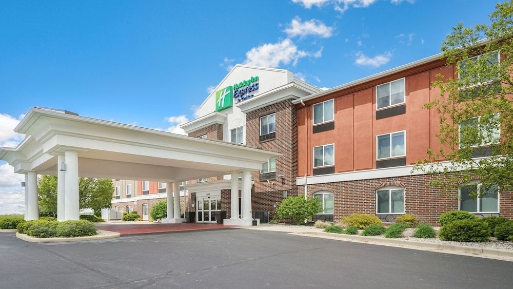 HOLIDAY INN EXPRESS & SUITES P1