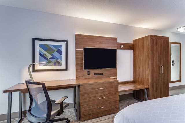 Standard Room, 1 King Bed