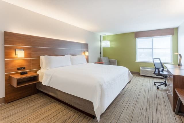 Standard Room, 1 King Bed