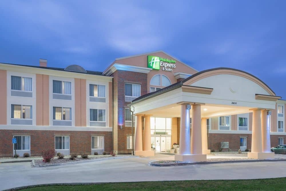 HOLIDAY INN EXPRESS & SUITES A HOLIDAY INN EXPRESS & SUITES A