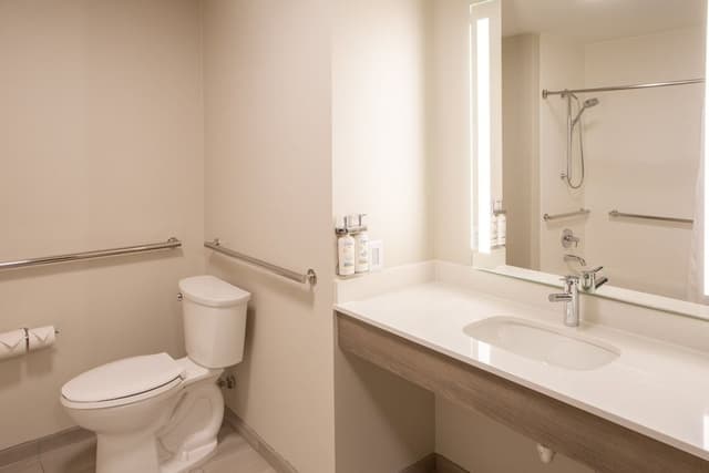 Standard Room, 2 Queen Beds, Accessible (Mobil Access Tub)