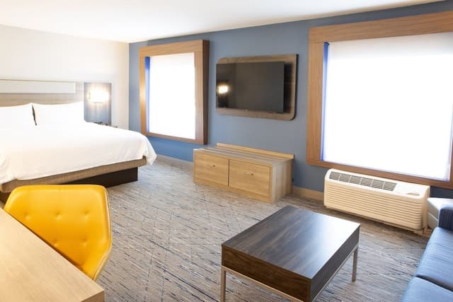 Suite, 1 King Bed