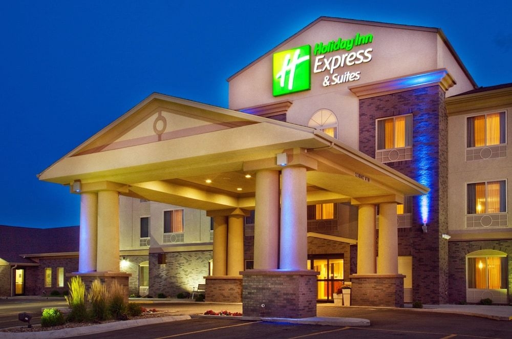HOLIDAY INN EXPRESS & SUITES S1