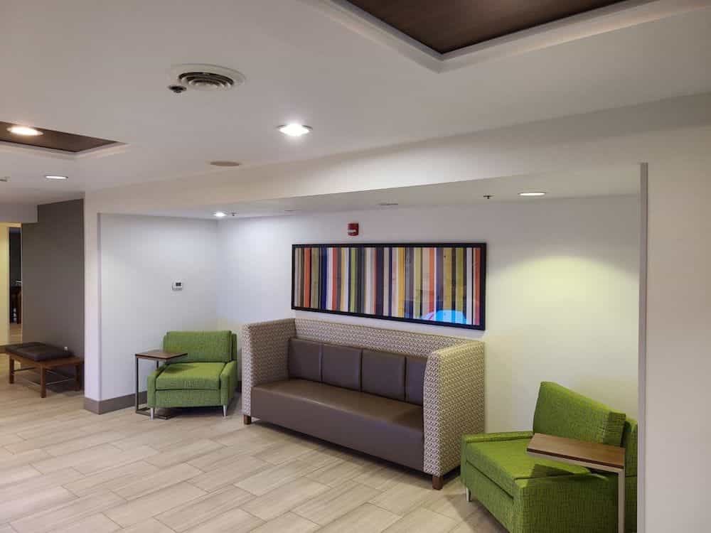 HOLIDAY INN EXPRESS & SUITES S