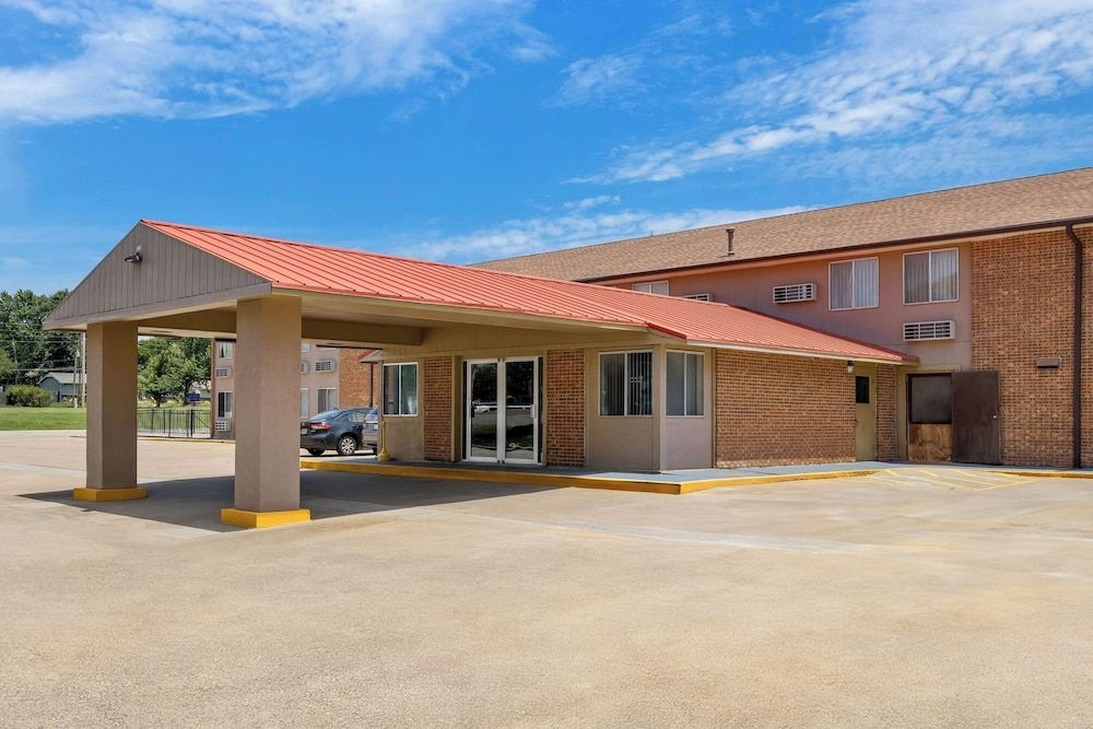ECONO LODGE EMPORIA1