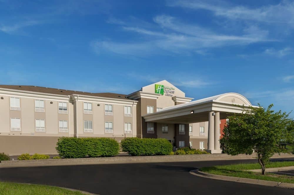 HOLIDAY INN EXPRESS & SUITES L HOLIDAY INN EXPRESS & SUITES L