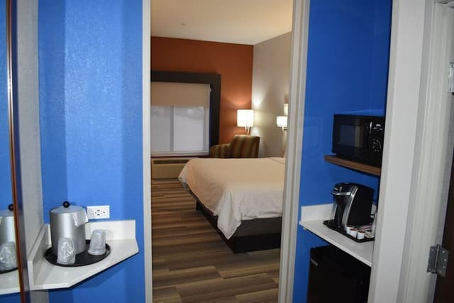 Standard Room, 1 King Bed