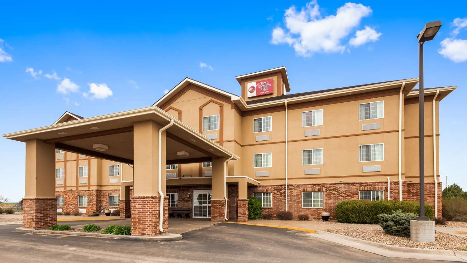 BEST WESTERN PLUS WAKEENEY INN0