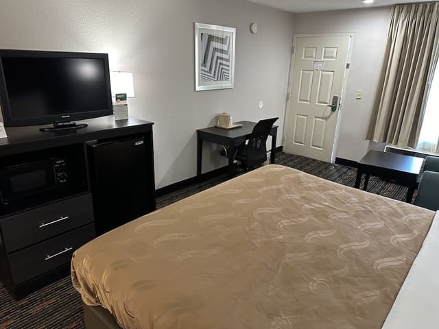 Standard Room, 1 King Bed, Non Smoking