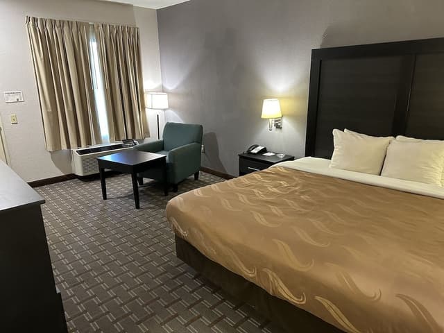 Room, 1 King Bed, Accessible, Smoking