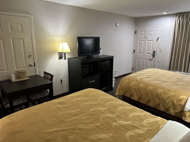 Room, 2 Queen Beds, Smoking