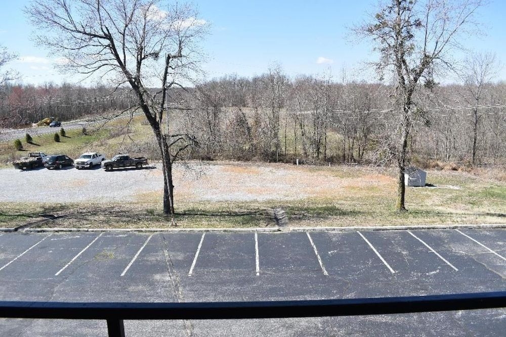 ECONO LODGE INN & SUITES GILBERTSVILLE2