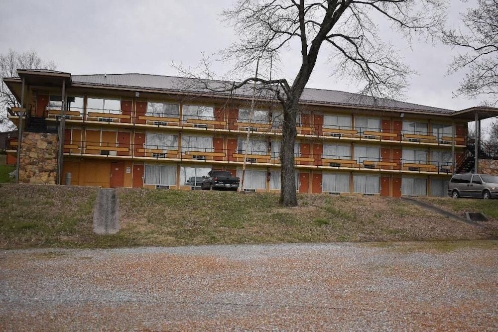 ECONO LODGE INN & SUITES GILBERTSVILLE0