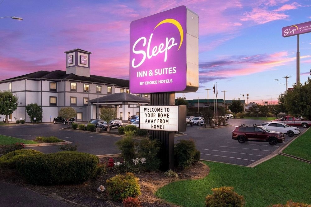 SLEEP INN & SUITES CAVE CITY1