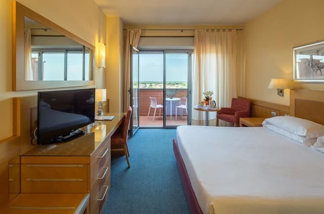 Classic Room, 1 King Bed, Balcony
