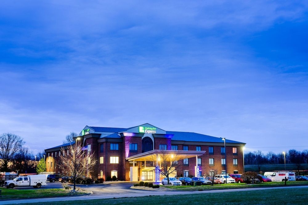 HOLIDAY INN EXPRESS & SUITES S4
