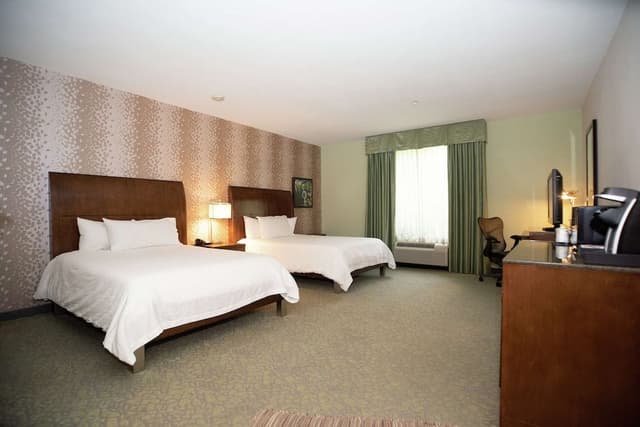 Room, 2 Queen Beds, Accessible (Roll-In Shower)