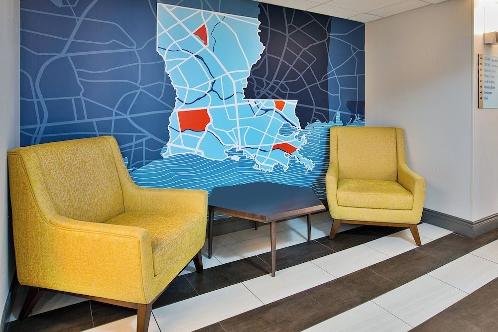 HOLIDAY INN EXPRESS & SUITES W1
