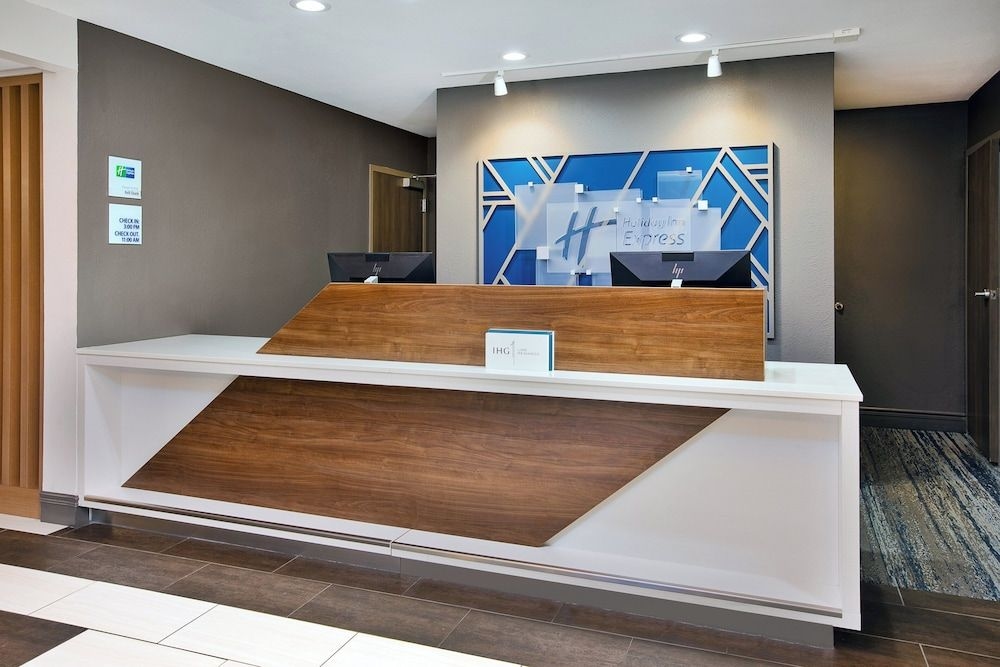 HOLIDAY INN EXPRESS & SUITES W0