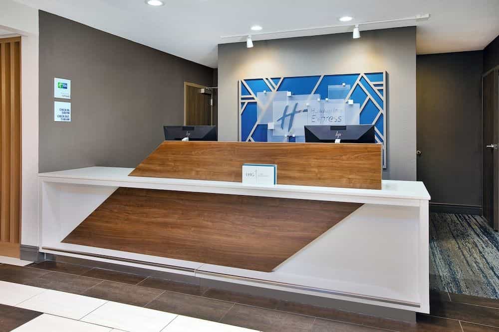 HOLIDAY INN EXPRESS & SUITES W