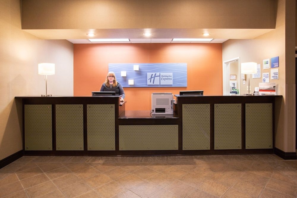 HOLIDAY INN EXPRESS & SUITES L3