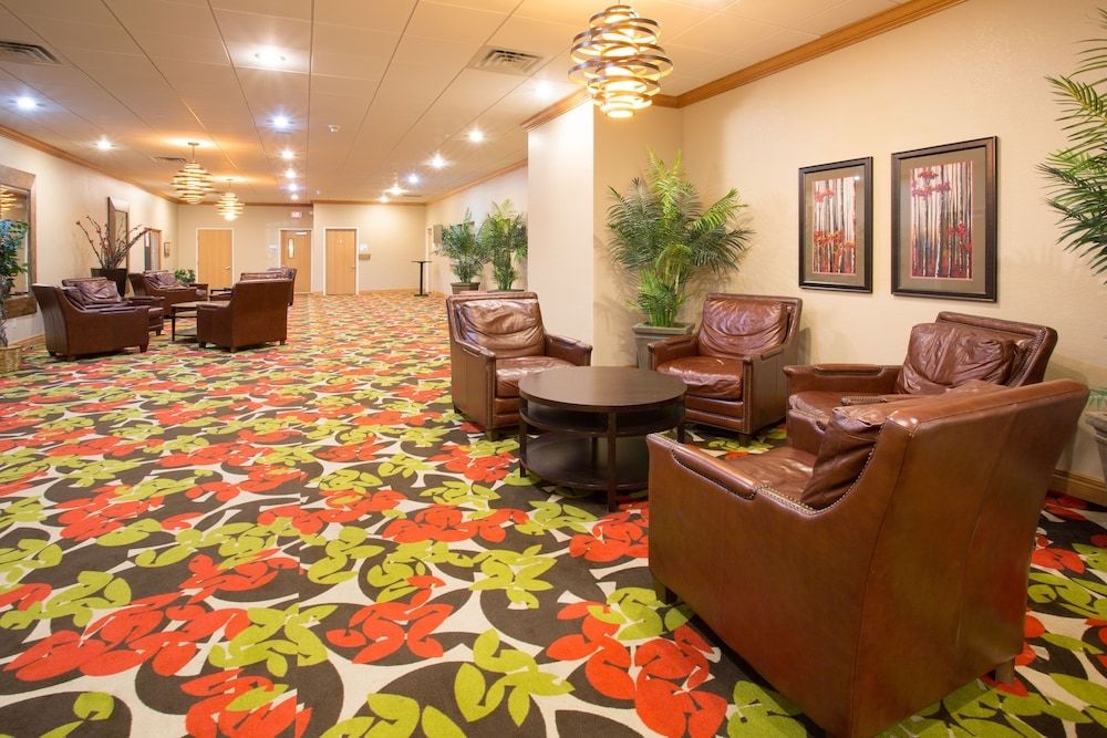 HOLIDAY INN EXPRESS & SUITES L4